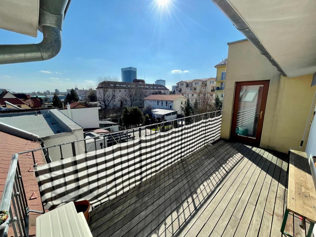 Beautiful And Romantic Penthouse With Two Terraces ブラチスラヴァ エクステリア 写真