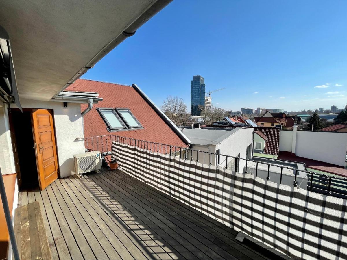 Beautiful And Romantic Penthouse With Two Terraces ブラチスラヴァ エクステリア 写真