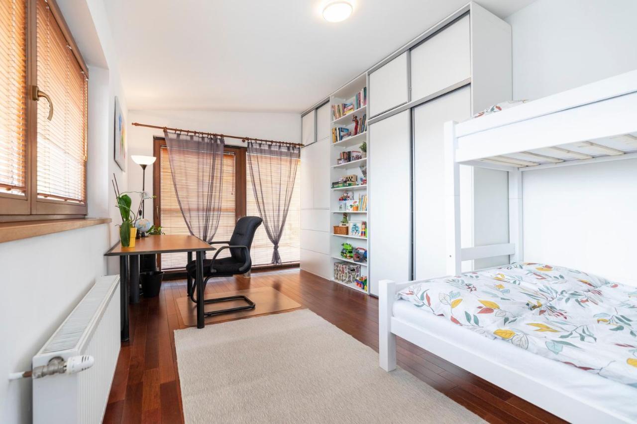 Beautiful And Romantic Penthouse With Two Terraces ブラチスラヴァ エクステリア 写真