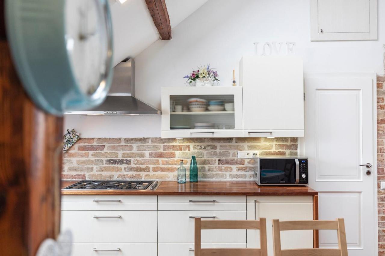 Beautiful And Romantic Penthouse With Two Terraces ブラチスラヴァ エクステリア 写真