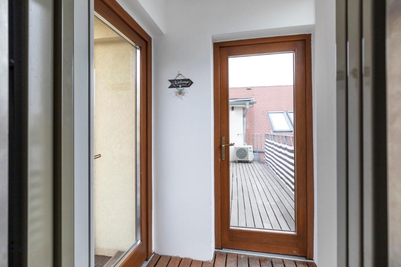 Beautiful And Romantic Penthouse With Two Terraces ブラチスラヴァ エクステリア 写真